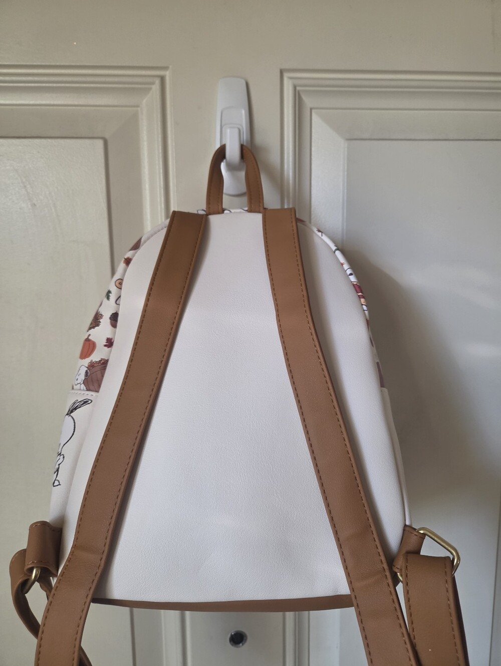 Loungefly x Peanuts White & Brown Snoopy Fall Snack Mini Backpack🍁🍂 - Picture 5 of 5